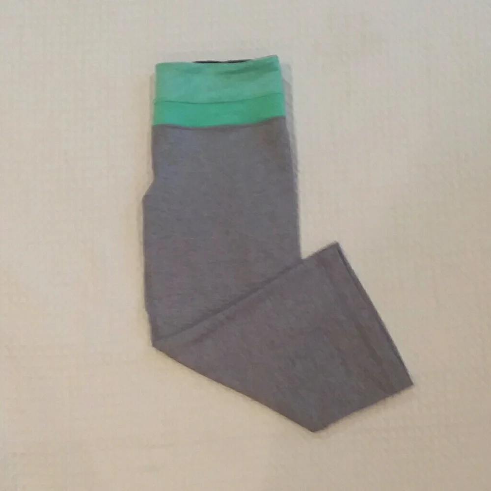 Lululemon Gray And White Capris